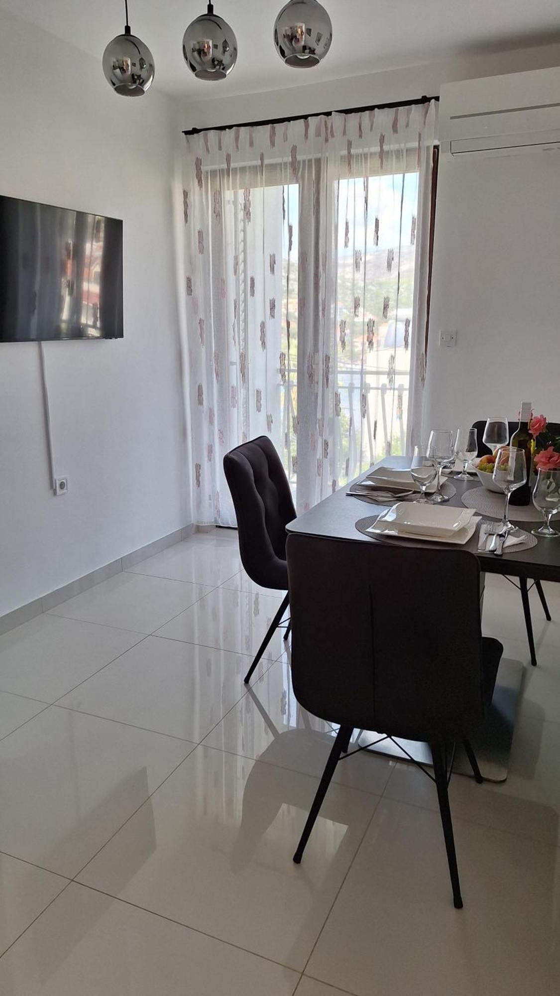 Apartmani I & J Seric Сегет-Враница Экстерьер фото